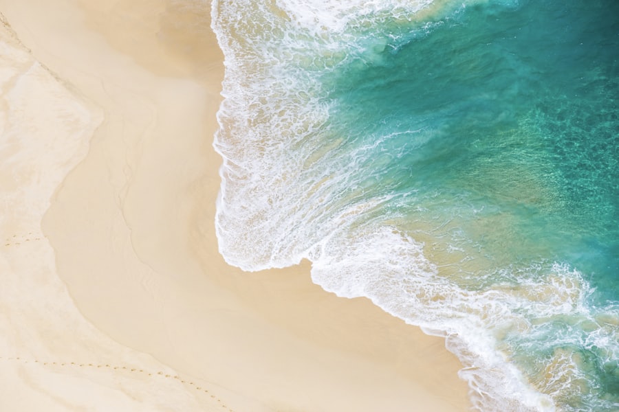 Littoral méditerranéen vu du ciel, eau turquoise